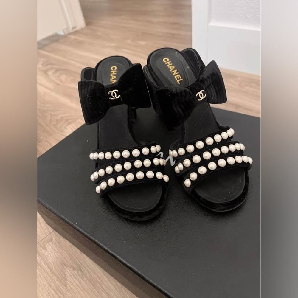 CHANEL Black Pearl Embellished Bow Women's Sandals 38.5 - Picture 14 of 14